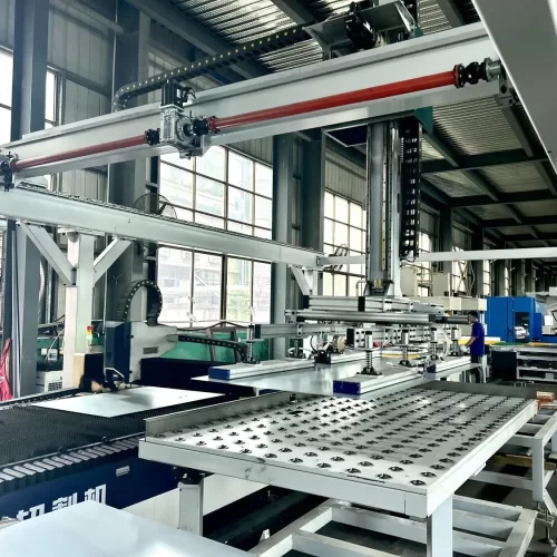 3.automated_laser_cutting_machine_with_loading_bed